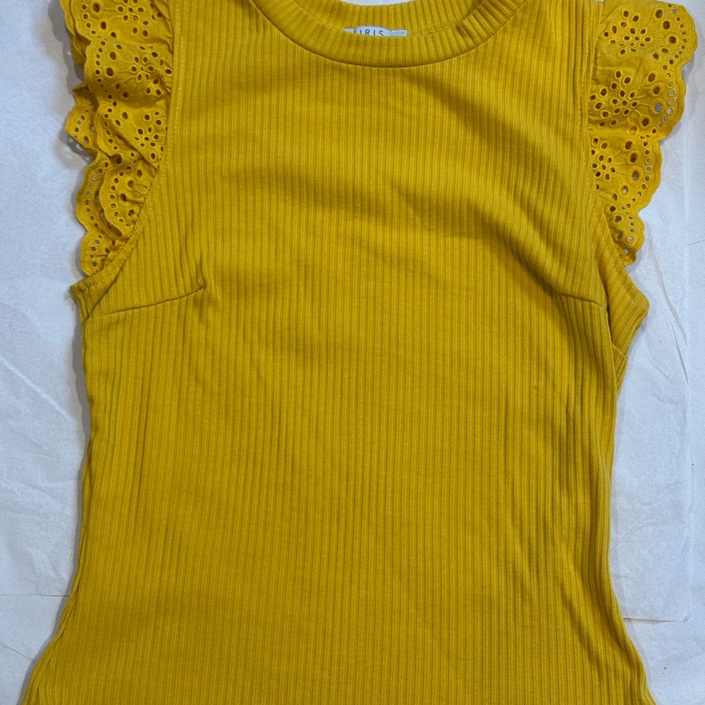 Iris Yellow Ribbed Eyelet Sleeve Top. NWOT. Size M